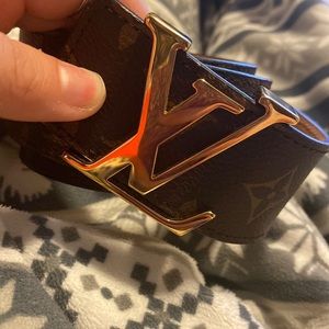 Louis Vuitton belt worn twice !!!